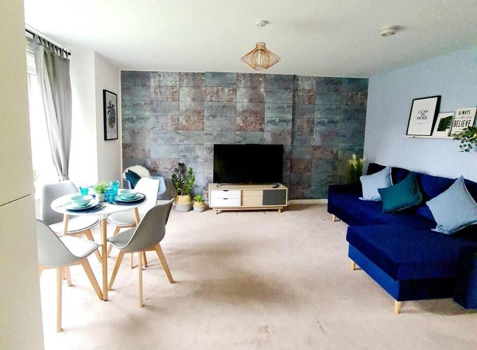 Stylish 2 Bedroom Apartment / Free Gated Parking กลาสโกว์ ภายนอก รูปภาพ